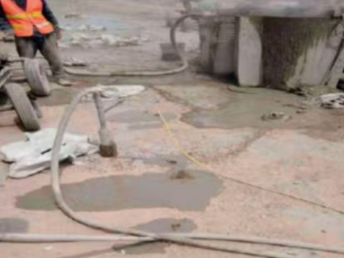 江边乡水泥混凝土路面板底注浆技术 路面脱空注浆整治方案